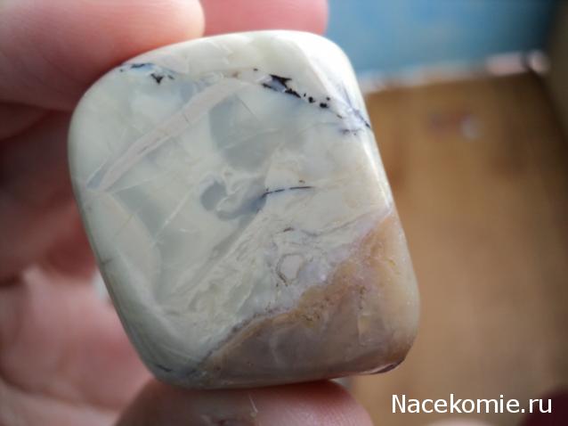 Энергия камней №26 Молочный опал (окатанный камень) фото, обсуждение