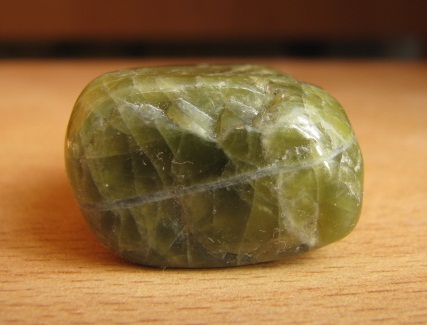 Энергия камней № 37 Эпидот (окатанный камень) фото, обсуждение