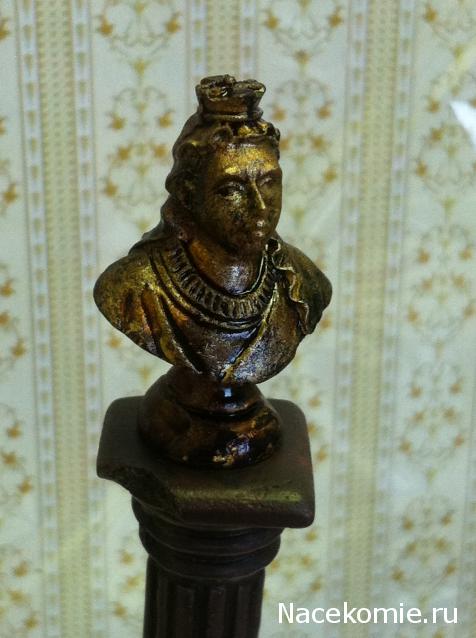 Дом Мечты №11 Кухонный стол+подставка и бюст