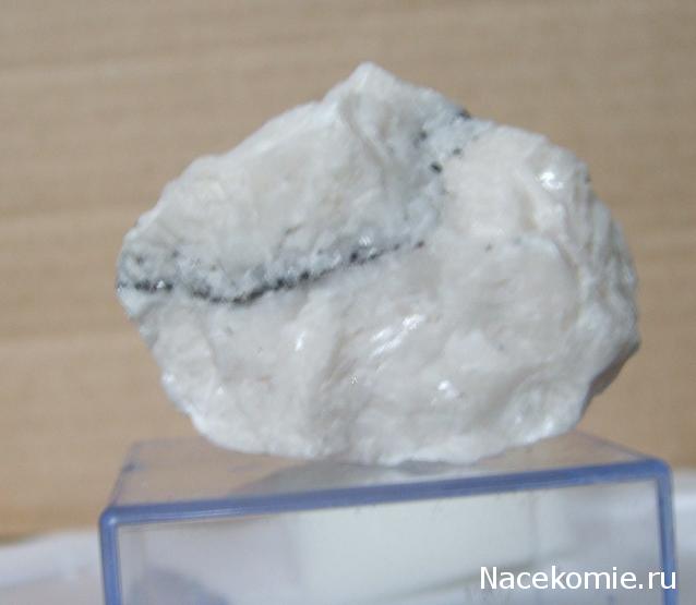 Минералы №36 Альбит фото, обсуждение