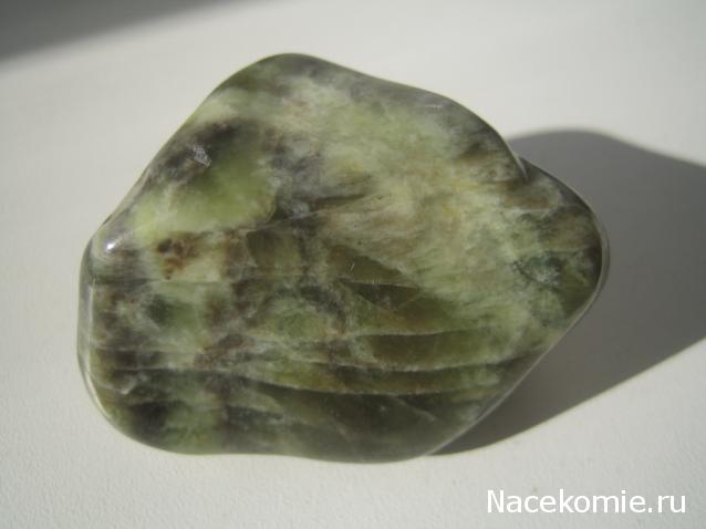 Энергия камней № 37 Эпидот (окатанный камень) фото, обсуждение