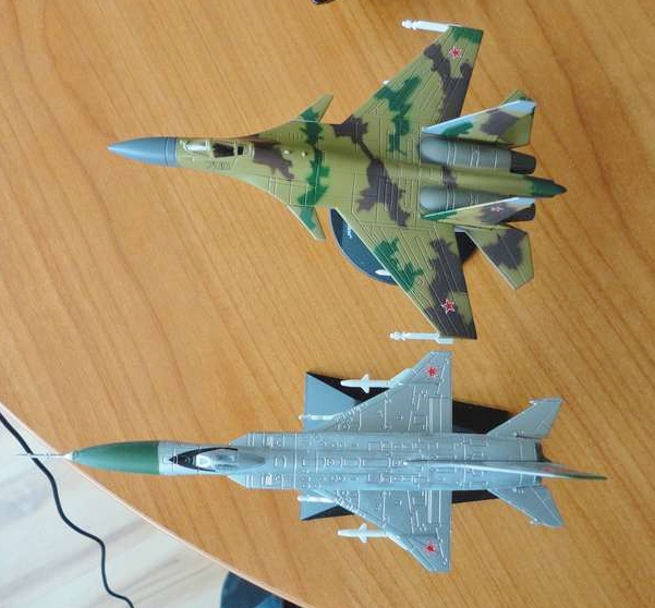 Боевые реактивные самолеты доставка теста в Москву.