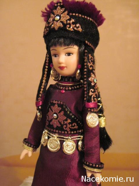 Куклы в народных костюмах №7 Кукла в калмыцком праздничном костюме