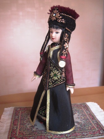 Куклы в народных костюмах №7 Кукла в калмыцком праздничном костюме