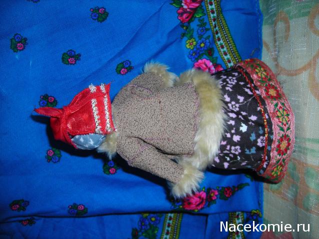 Куклы в народных костюмах №5 Кукла в зимнем костюме Архангельской губернии