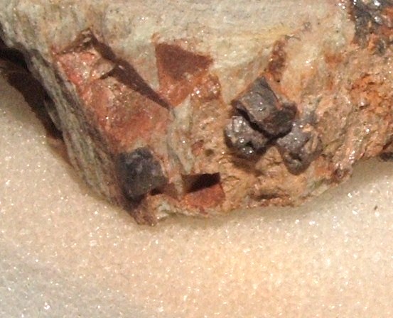 Минералы №27 Магнетит фото, обсуждение