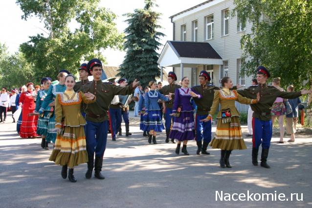 Куклы в народных костюмах №22 Кукла в праздничном костюме донской казачки