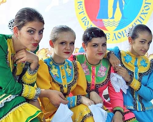 Куклы в народных костюмах – "Девчушки-болтушки"