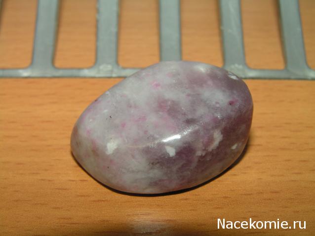 Энергия камней № 107 Кварц с рубеллитом (окатанный камень) фото, обсуждение