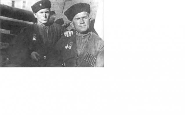 Солдаты ВОВ №6 - Отделенный командир Донских казачьих частей в парадной форме, 1941 г.