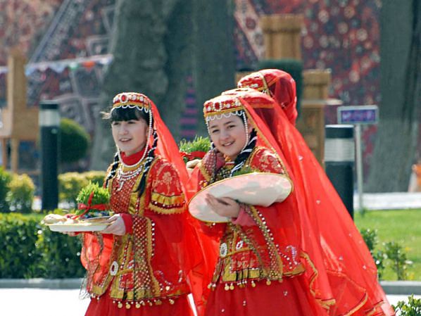 Куклы в народных костюмах №32 Кукла в азербайджанском праздничном костюме