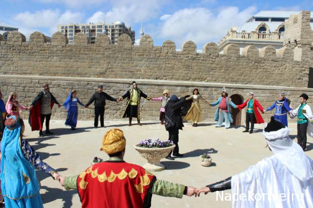 Куклы в народных костюмах №32 Кукла в азербайджанском праздничном костюме