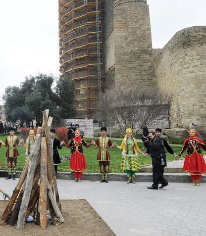 Куклы в народных костюмах №32 Кукла в азербайджанском праздничном костюме