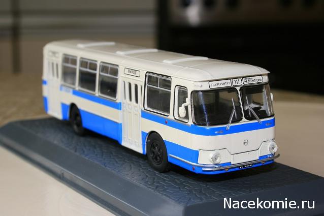 Модель автобуса ЛиАЗ-677 в масштабе 1:72