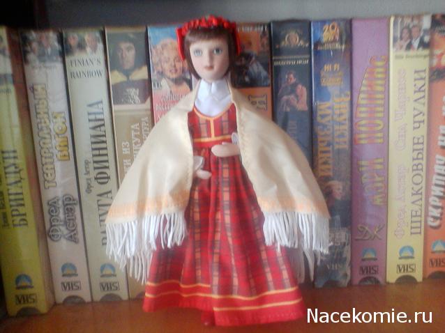 Куклы в народных костюмах №36 Кукла в латышском праздничном костюме