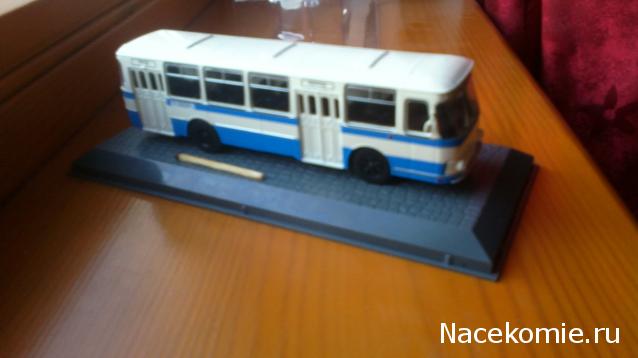 Модель автобуса ЛиАЗ-677 в масштабе 1:72