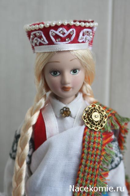 Куклы в народных костюмах №36 Кукла в латышском праздничном костюме