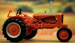 Tractors and the World of Farming(Ашет)