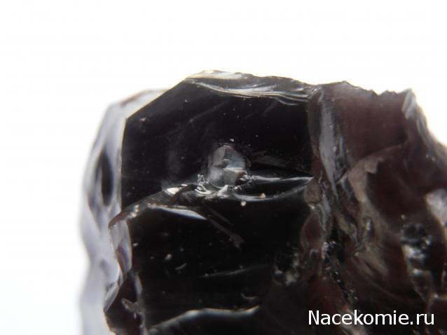 Минералы Сокровища Земли №3 - Черный обсидиан