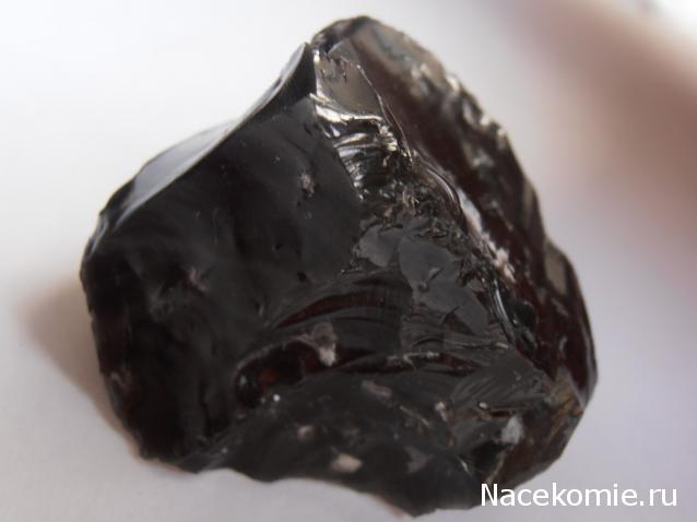 Минералы Сокровища Земли №3 - Черный обсидиан