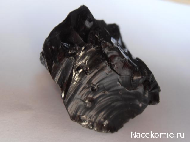 Минералы Сокровища Земли №3 - Черный обсидиан
