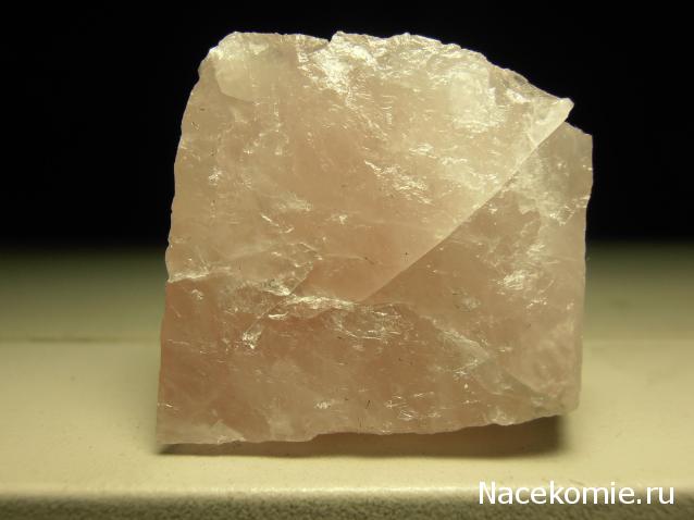 Минералы Сокровища Земли №2 - Розовый кварц