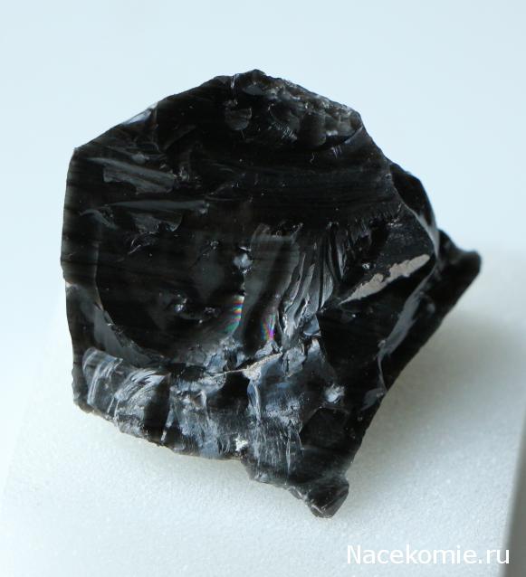 Минералы Сокровища Земли №3 - Черный обсидиан