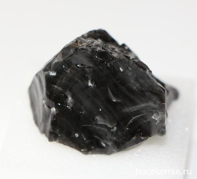 Минералы Сокровища Земли №3 - Черный обсидиан