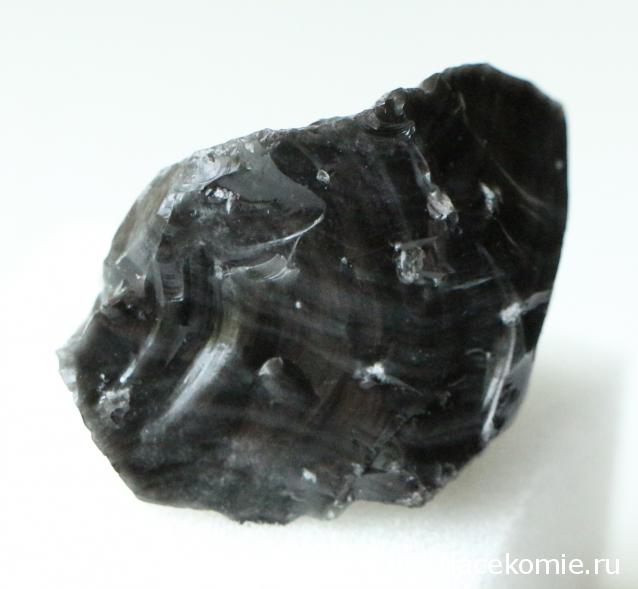 Минералы Сокровища Земли №3 - Черный обсидиан