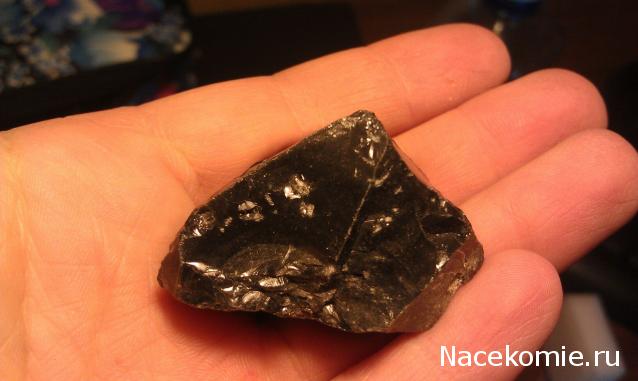 Минералы Сокровища Земли №3 - Черный обсидиан