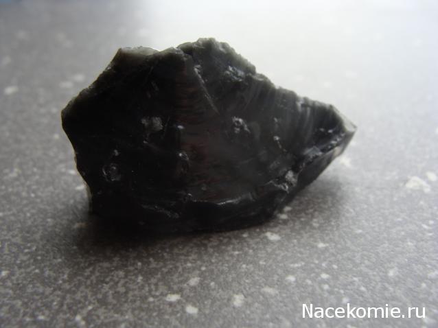 Минералы Сокровища Земли №3 - Черный обсидиан