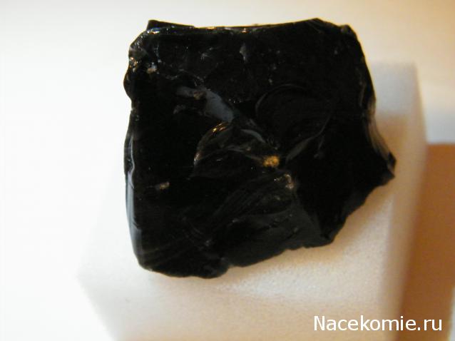 Минералы Сокровища Земли №3 - Черный обсидиан
