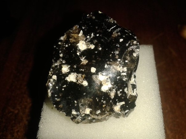 Минералы Сокровища Земли №3 - Черный обсидиан