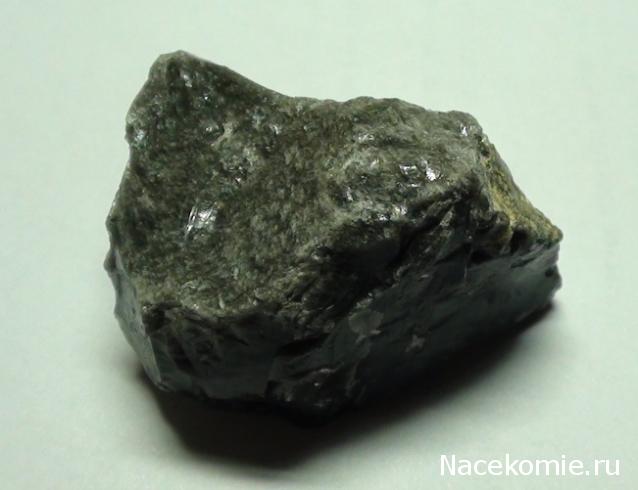 Минералы Сокровища Земли №3 - Черный обсидиан