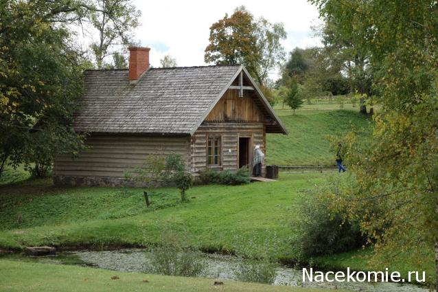 Куклы в народных костюмах №36 Кукла в латышском праздничном костюме