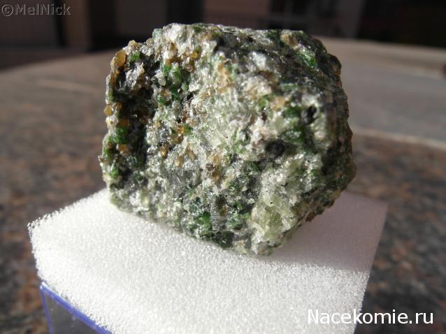 Минералы Сокровища Земли №7 - Оливин