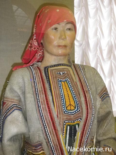 Куклы в народных костюмах №47 Кукла в эвенкийском зимнем костюме