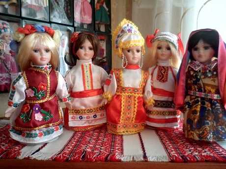 Куклы в этнических костюмах