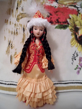 Куклы в народных костюмах №48 Кукла в киргизском праздничном костюме