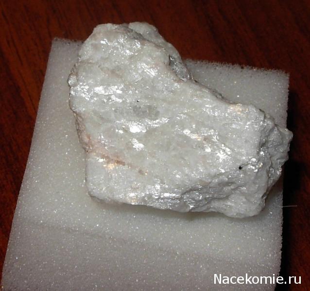 Минералы Сокровища Земли №13 - Альбит