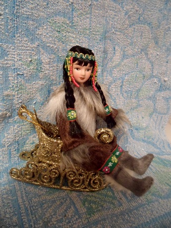 Куклы в народных костюмах №51 Кукла в чукотском зимнем костюме