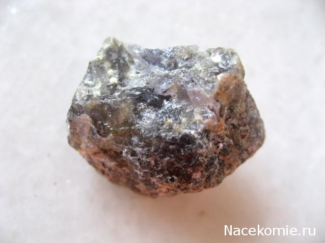 Минералы Сокровища Земли №16 - Кордиерит