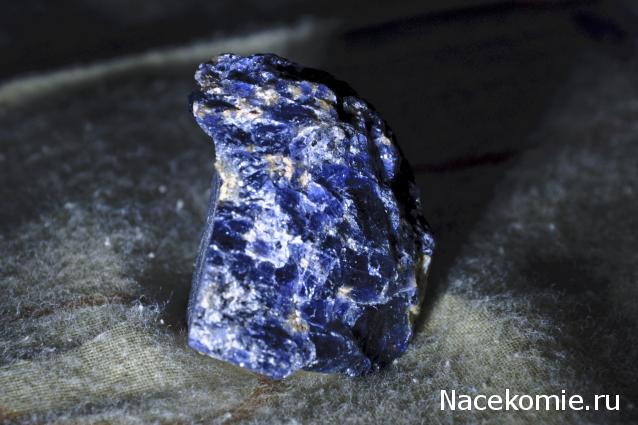 Минералы Сокровища Земли №16 - Кордиерит