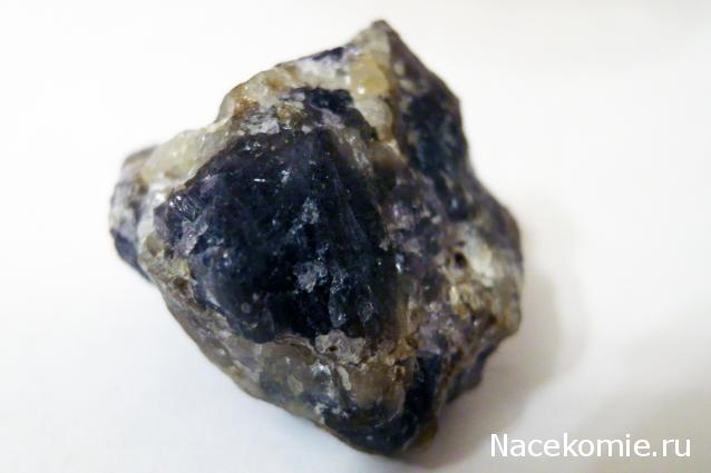 Минералы Сокровища Земли №16 - Кордиерит