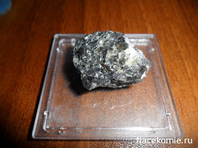 Минералы Сокровища Земли №16 - Кордиерит