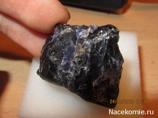 Минералы Сокровища Земли №16 - Кордиерит