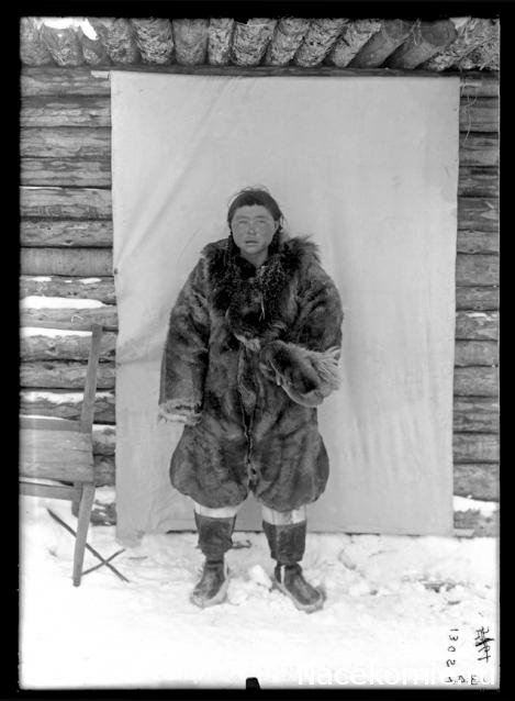 Куклы в народных костюмах №51 Кукла в чукотском зимнем костюме