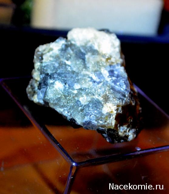 Минералы Сокровища Земли №16 - Кордиерит