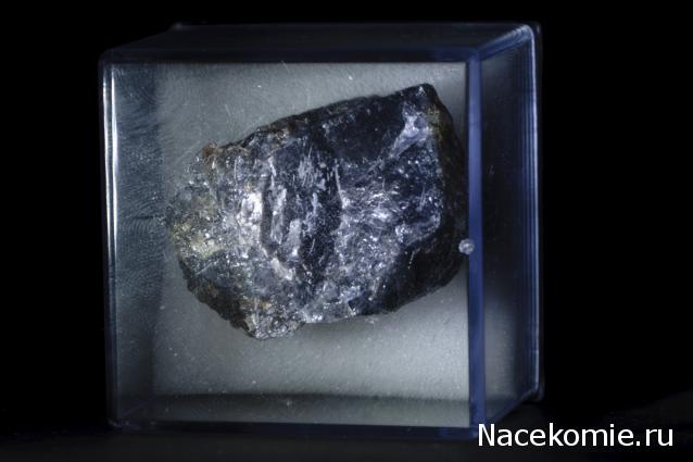 Минералы Сокровища Земли №16 - Кордиерит