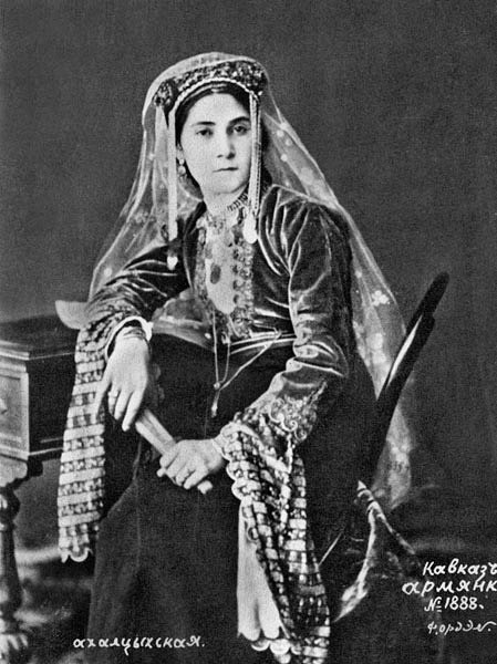 Куклы в народных костюмах №20 Кукла в армянском праздничном костюме